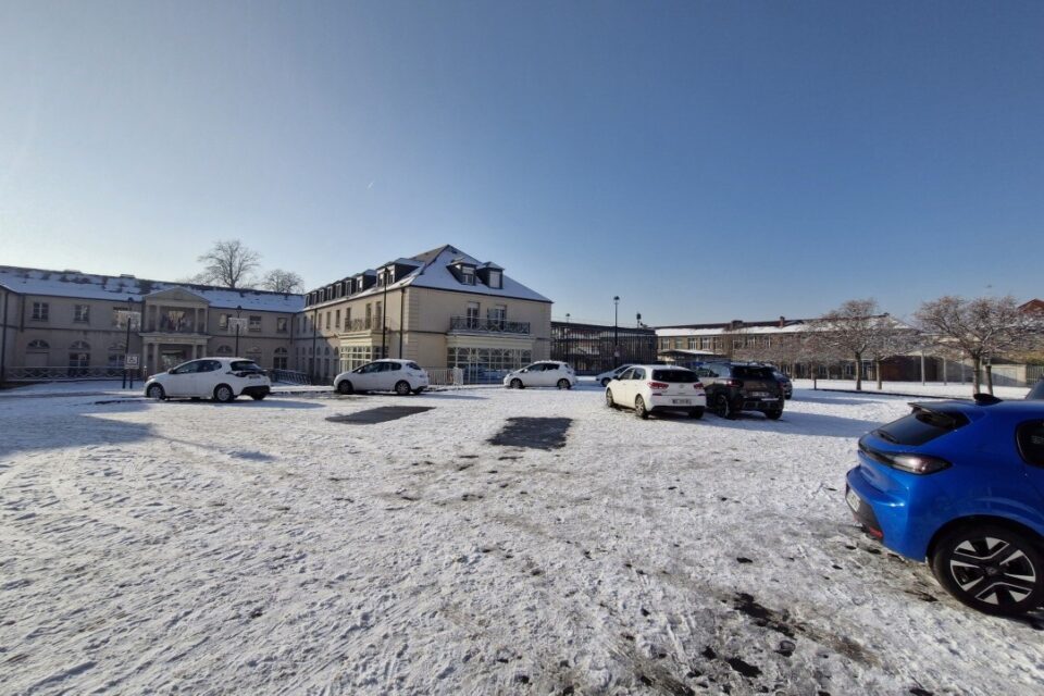 La mairie de Chelles sous la neige.