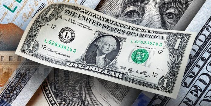 Le dollar chute apres que Trump ait suspendu ses operations