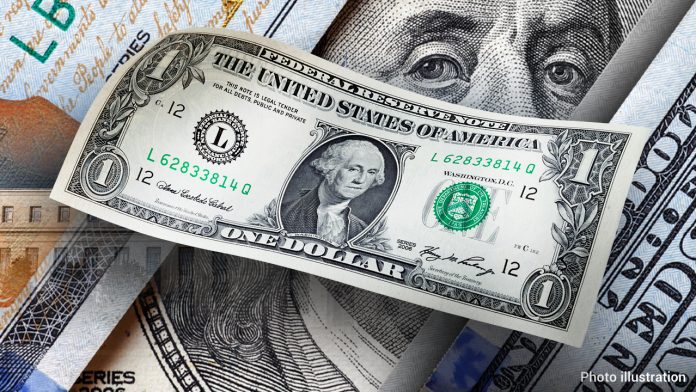 Strong-US-Dollar-2 Le dollar chute après que Trump ait suspendu ses opérations